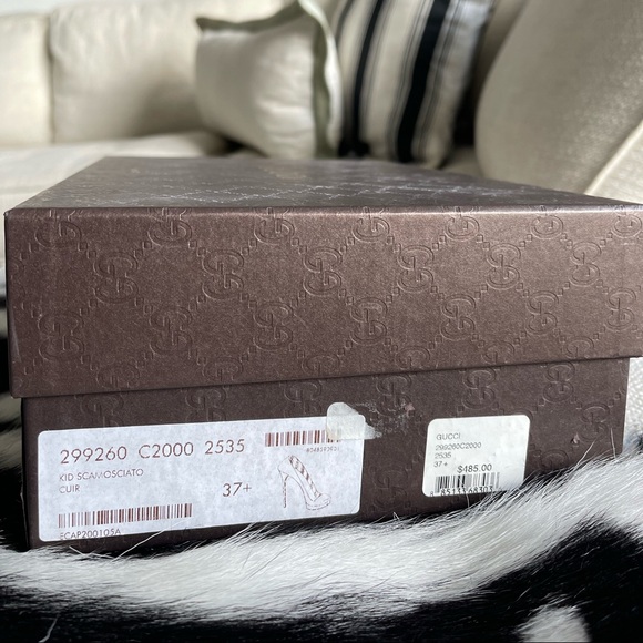 Gucci camel colored suede heels. - Picture 6 of 6